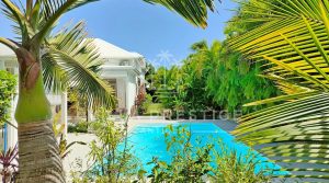 Villa de standing – 230 m2- Piscine et magnifique jardin – Résidence prisée